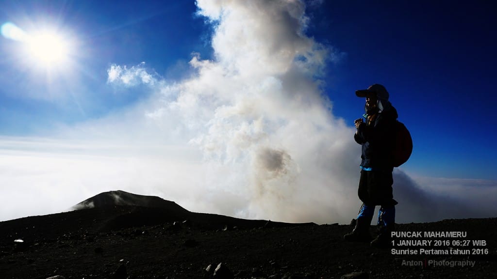 Puncak Mahameru : Selamat Pagi Dunia, Matahari Terbit Pertama di Tahun 2016